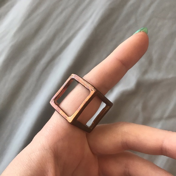 Box Ring - Picture 3 of 3